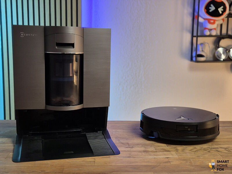 Die OmniCyclone Station des DEEBOT X11 erinnert optisch an einen Kaffeevollautomaten.